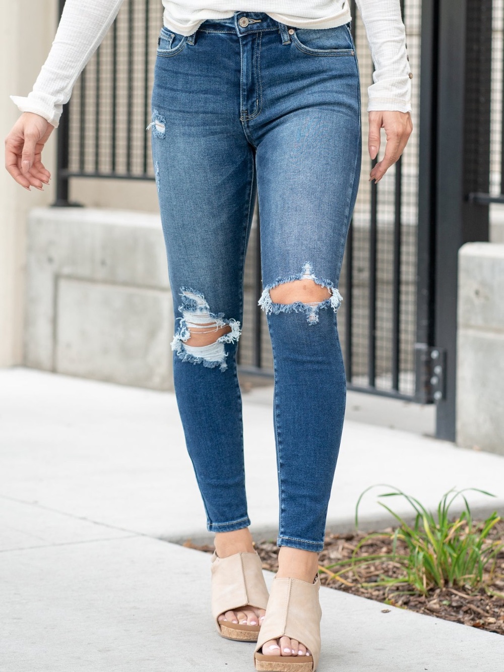 👖✨ KanCan Layla High Rise Ripped Knee Skinny Jeans – Size 7/27 | EC ✨👖